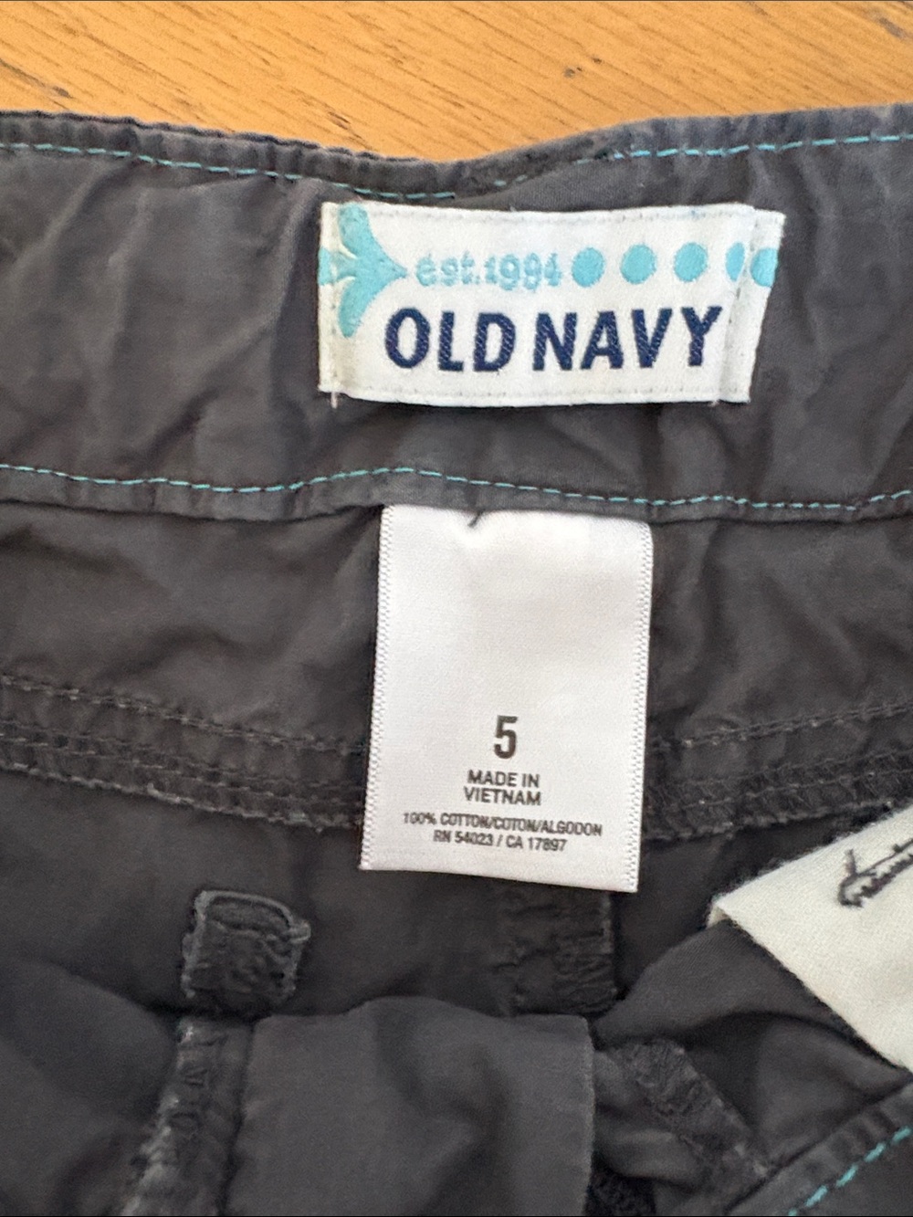 Girls Gray Lightweight Snap Shorts with Pockets by Old Navy Size 5 - Picture 6 of 9
